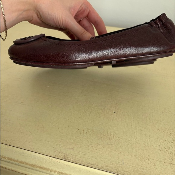 Tory Burch Women's Burgundy Reva Travel Ballet Flats - Picture 8 of 9